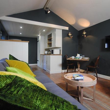 Courtyard Cottages Lymington, 2 Adults Only Exteriér fotografie