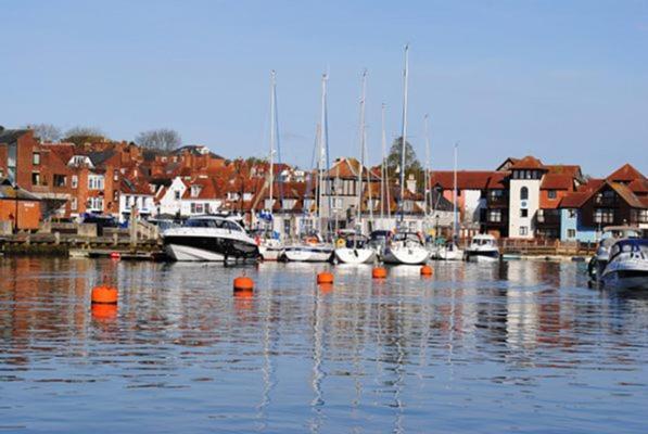 Courtyard Cottages Lymington, 2 Adults Only Exteriér fotografie