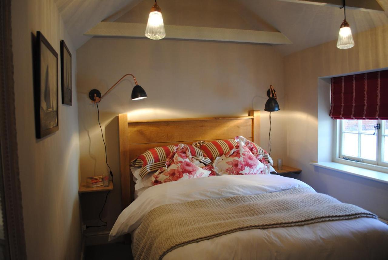 Courtyard Cottages Lymington, 2 Adults Only Exteriér fotografie
